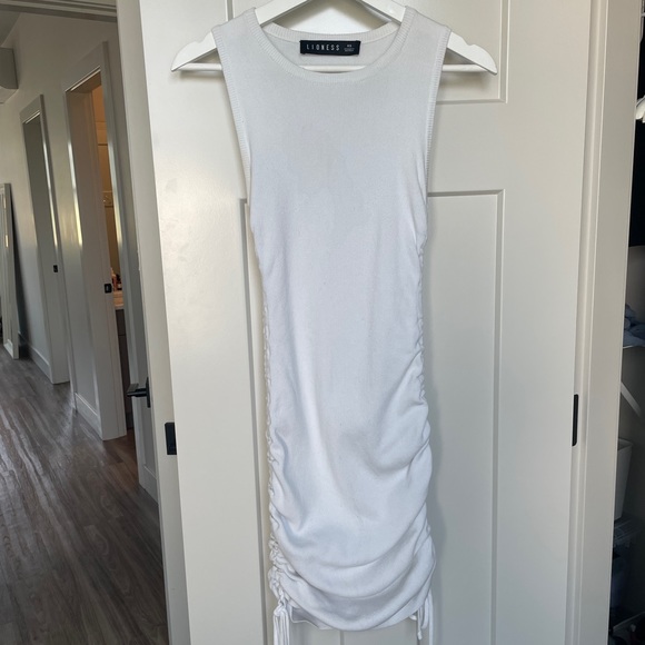 Lioness white dress - Picture 2 of 3